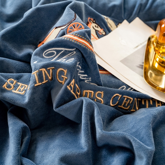 91家纺网 家纺一手货源 找家纺 澳梵家居2021新款婴儿绒轻奢风刺绣H.时尚四件套 H-藏蓝