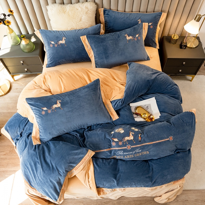 91家纺网 家纺一手货源 找家纺 澳梵家居2021新款婴儿绒轻奢风刺绣H.时尚四件套 H-藏蓝