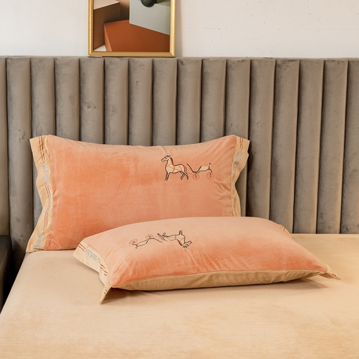 91家纺网 家纺一手货源 找家纺 澳梵家居2021新款婴儿绒轻奢风刺绣H.时尚四件套 H-橙色