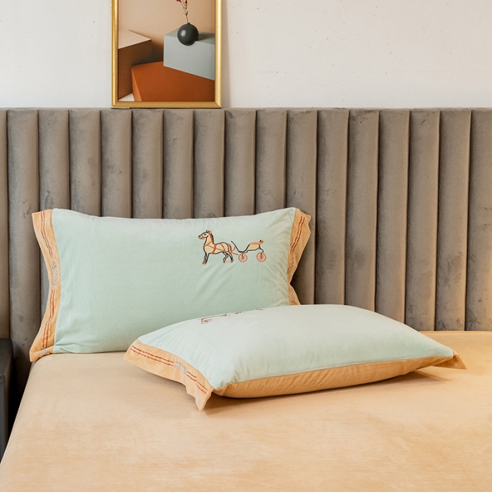 91家纺网 家纺一手货源 找家纺 澳梵家居2021新款婴儿绒轻奢风刺绣H.时尚四件套 H-果绿