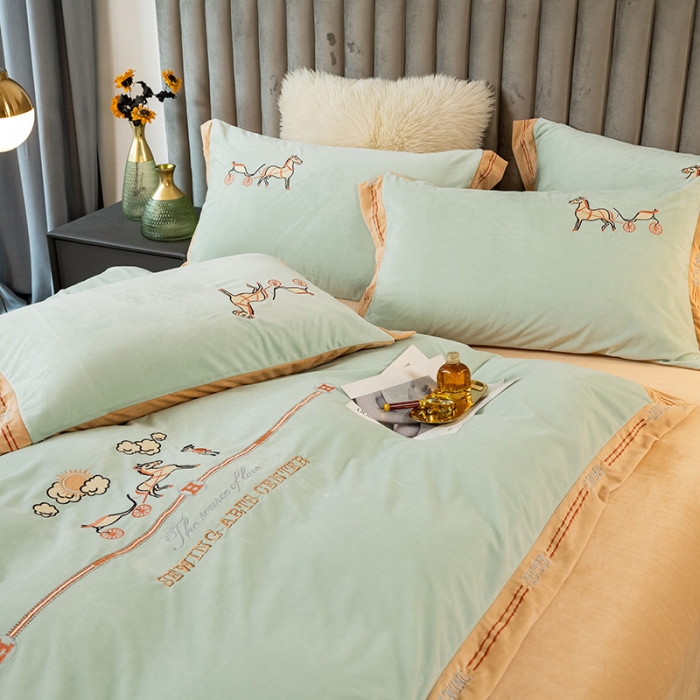 91家纺网 家纺一手货源 找家纺 澳梵家居2021新款婴儿绒轻奢风刺绣H.时尚四件套 H-果绿