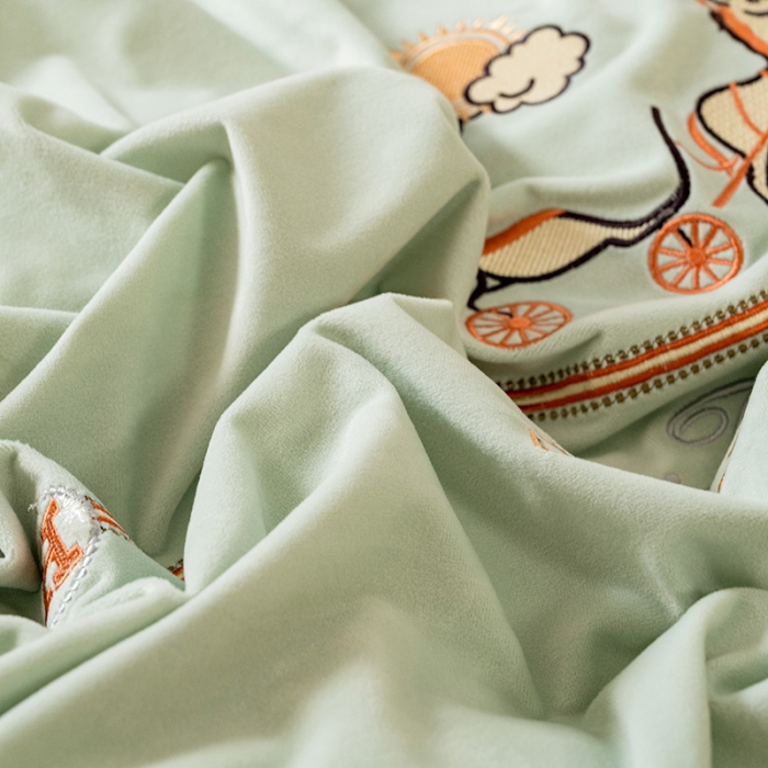 91家纺网 家纺一手货源 找家纺 澳梵家居2021新款婴儿绒轻奢风刺绣H.时尚四件套 H-果绿