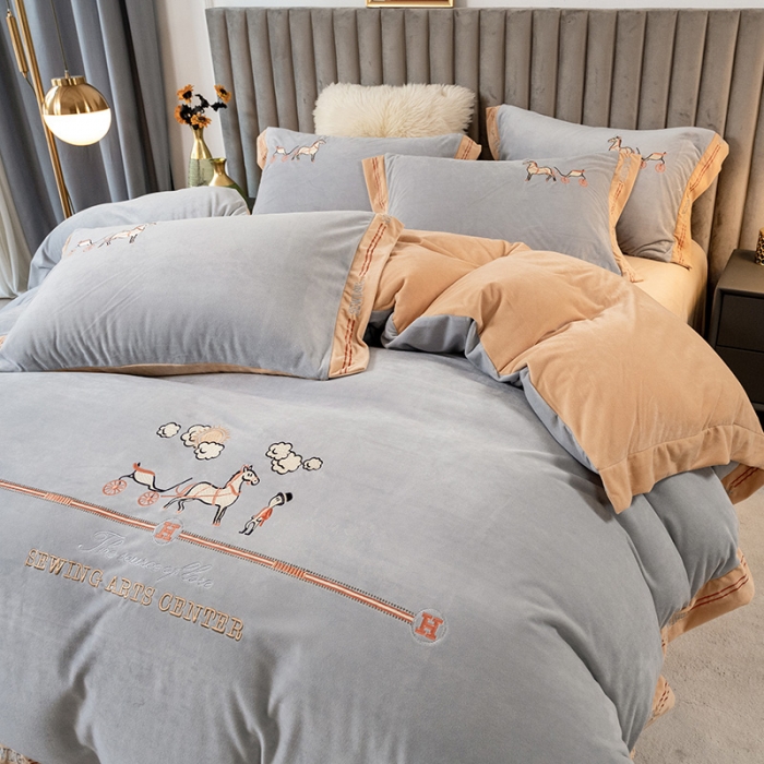 91家纺网 家纺一手货源 找家纺 澳梵家居2021新款婴儿绒轻奢风刺绣H.时尚四件套 H-灰色