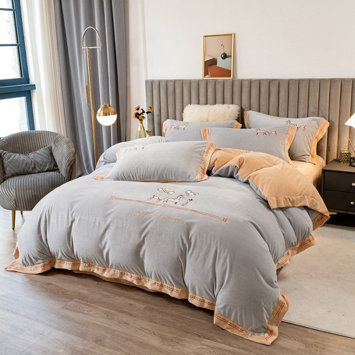 91家纺网 家纺一手货源 找家纺 澳梵家居2021新款婴儿绒轻奢风刺绣H.时尚四件套 H-灰色