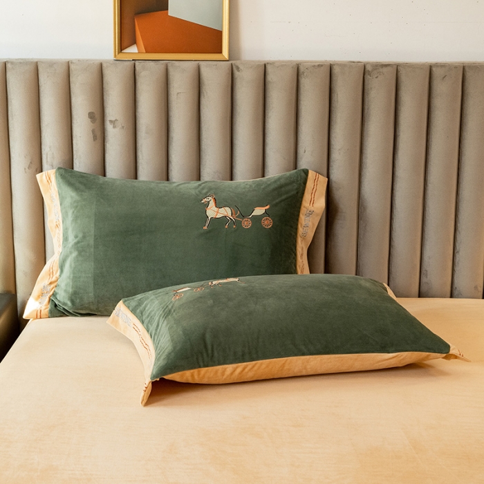 91家纺网 家纺一手货源 找家纺 澳梵家居2021新款婴儿绒轻奢风刺绣H.时尚四件套 H-军绿