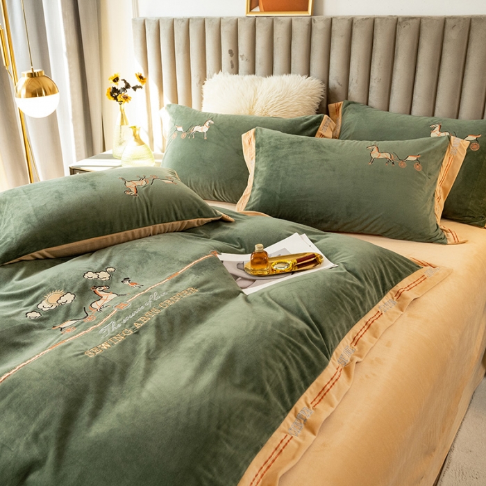 91家纺网 家纺一手货源 找家纺 澳梵家居2021新款婴儿绒轻奢风刺绣H.时尚四件套 H-军绿