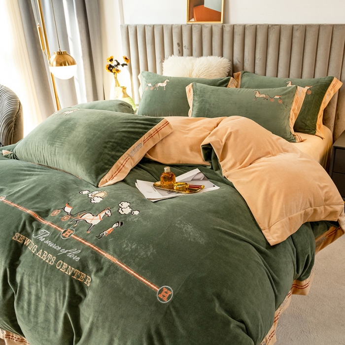 91家纺网 家纺一手货源 找家纺 澳梵家居2021新款婴儿绒轻奢风刺绣H.时尚四件套 H-军绿