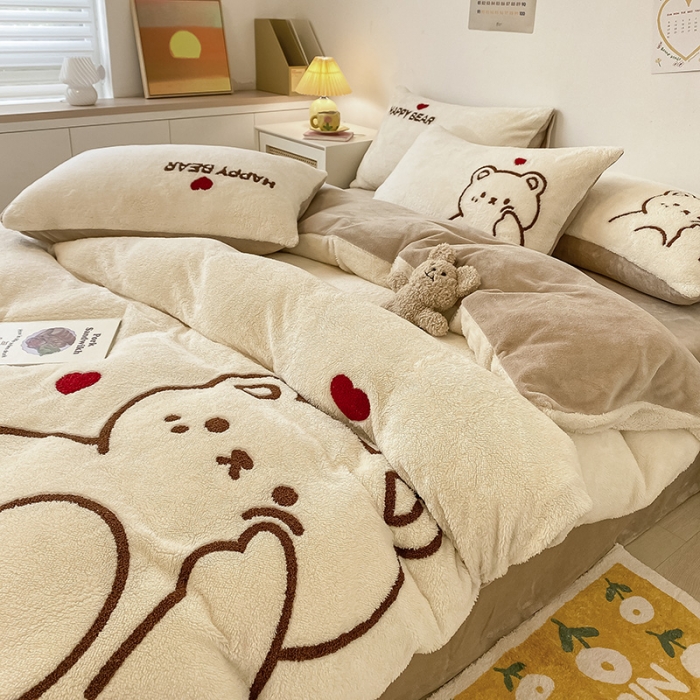 91家纺网 家纺一手货源 找家纺 澳梵2021新款韩国进口泰迪绒大版毛巾绣四件套 戳脸小熊