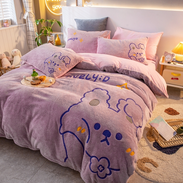 91家纺网 家纺一手货源 找家纺 澳梵2021新款韩国进口泰迪绒大版毛巾绣四件套 奶糖兔兔-紫