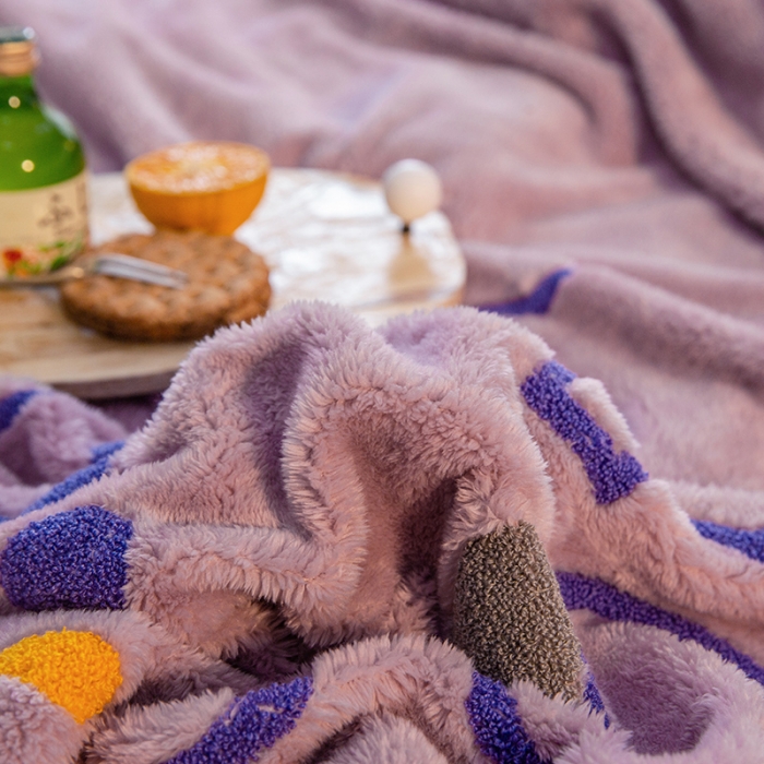 91家纺网 家纺一手货源 找家纺 澳梵2021新款韩国进口泰迪绒大版毛巾绣四件套 奶糖兔兔-紫