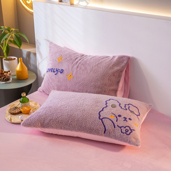 91家纺网 家纺一手货源 找家纺 澳梵2021新款韩国进口泰迪绒大版毛巾绣四件套 奶糖兔兔-紫