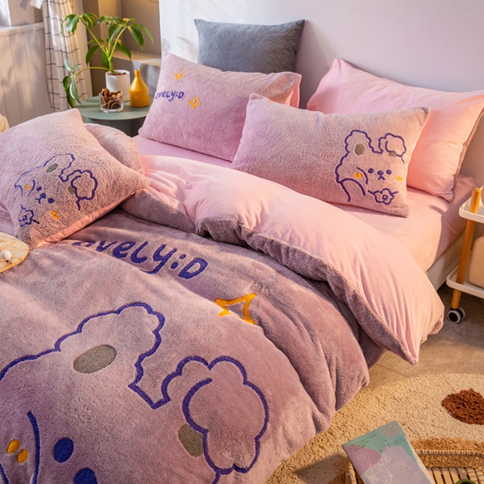 91家纺网 家纺一手货源 找家纺 澳梵2021新款韩国进口泰迪绒大版毛巾绣四件套 奶糖兔兔-紫