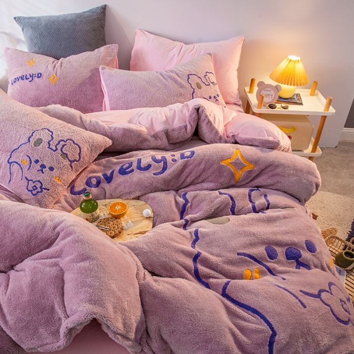 91家纺网 家纺一手货源 找家纺 澳梵2021新款韩国进口泰迪绒大版毛巾绣四件套 奶糖兔兔-紫