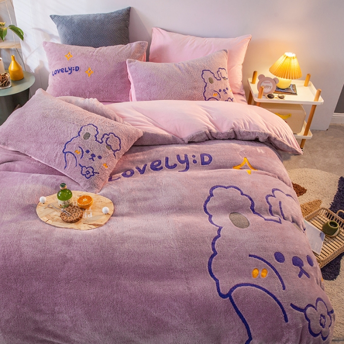 91家纺网 家纺一手货源 找家纺 澳梵2021新款韩国进口泰迪绒大版毛巾绣四件套 奶糖兔兔-紫