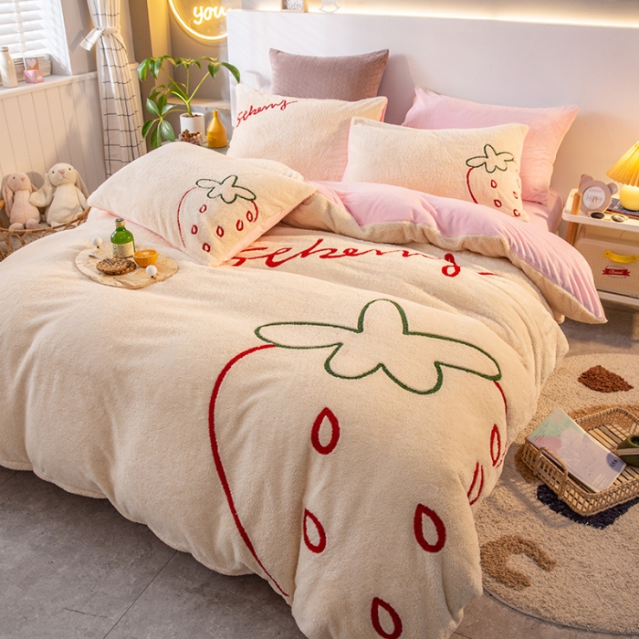 91家纺网 家纺一手货源 找家纺 澳梵2021新款韩国进口泰迪绒大版毛巾绣四件套 奶油草莓-白