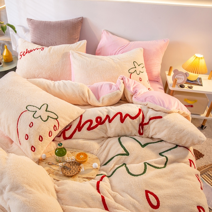 91家纺网 家纺一手货源 找家纺 澳梵2021新款韩国进口泰迪绒大版毛巾绣四件套 奶油草莓-白