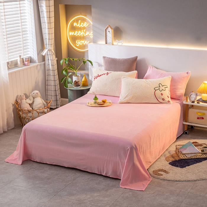 91家纺网 家纺一手货源 找家纺 澳梵2021新款韩国进口泰迪绒大版毛巾绣四件套 奶油草莓-白