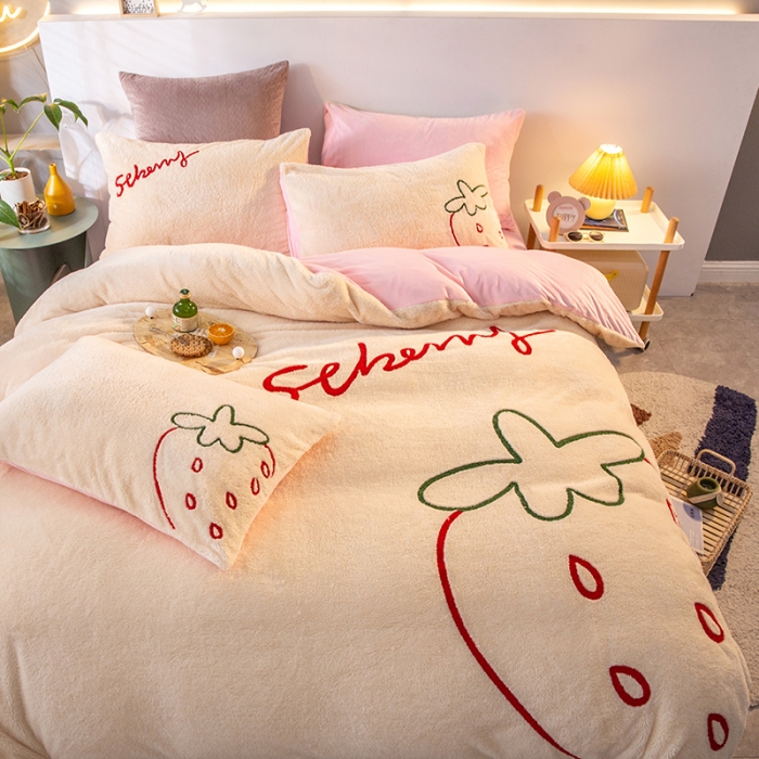 91家纺网 家纺一手货源 找家纺 澳梵2021新款韩国进口泰迪绒大版毛巾绣四件套 奶油草莓-白