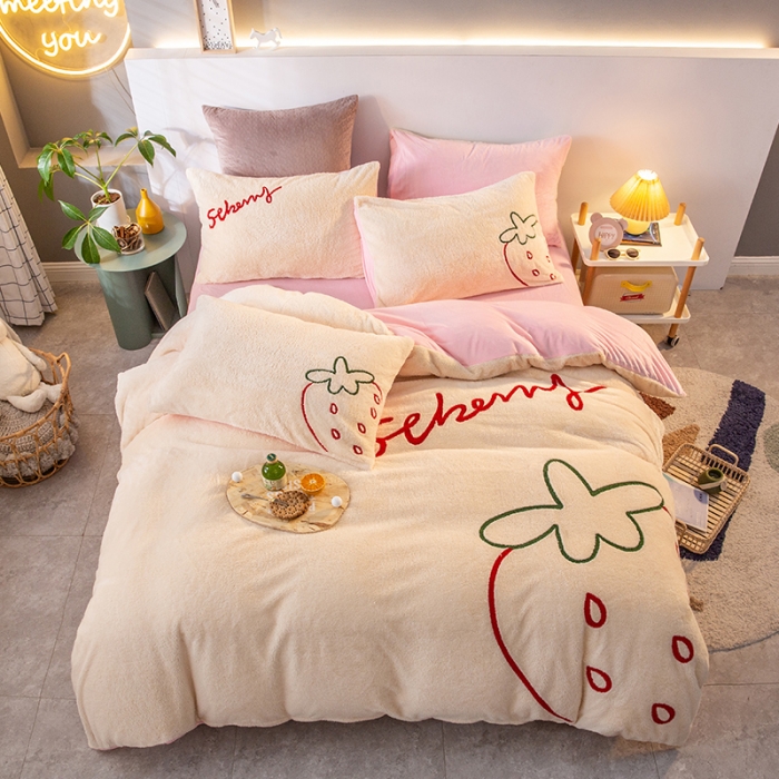 91家纺网 家纺一手货源 找家纺 澳梵2021新款韩国进口泰迪绒大版毛巾绣四件套 奶油草莓-白