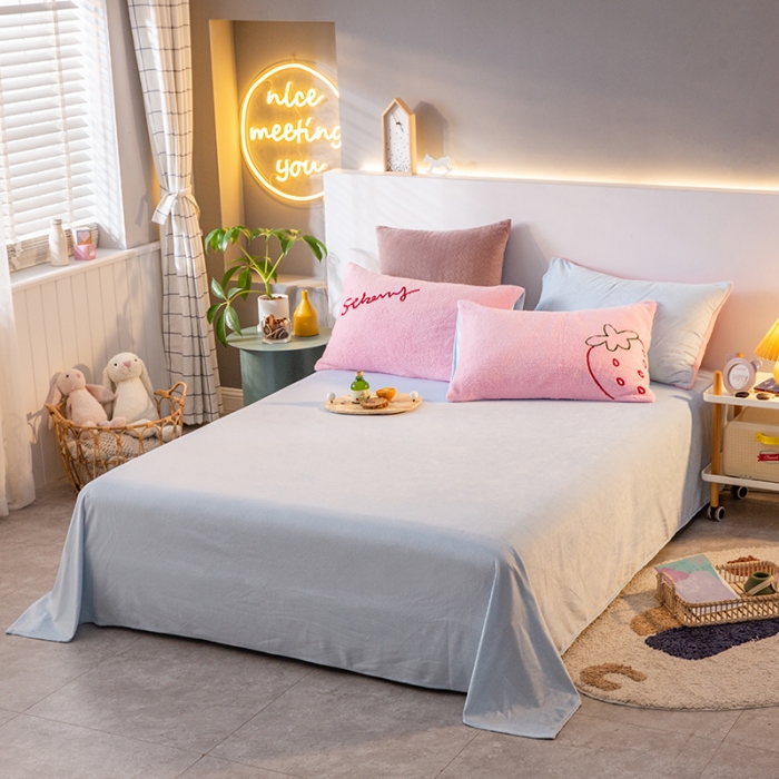 91家纺网 家纺一手货源 找家纺 澳梵2021新款韩国进口泰迪绒大版毛巾绣四件套 奶油草莓-粉