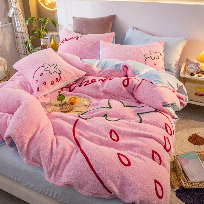 91家纺网 家纺一手货源 找家纺 澳梵2021新款韩国进口泰迪绒大版毛巾绣四件套 奶油草莓-粉