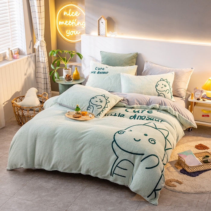 91家纺网 家纺一手货源 找家纺 澳梵2021新款韩国进口泰迪绒大版毛巾绣四件套 小恐龙-豆绿