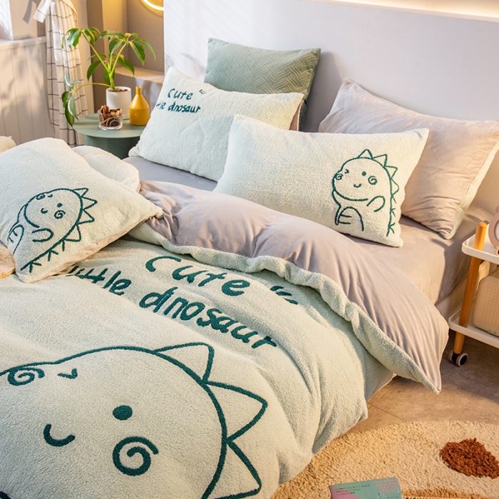 91家纺网 家纺一手货源 找家纺 澳梵2021新款韩国进口泰迪绒大版毛巾绣四件套 小恐龙-豆绿