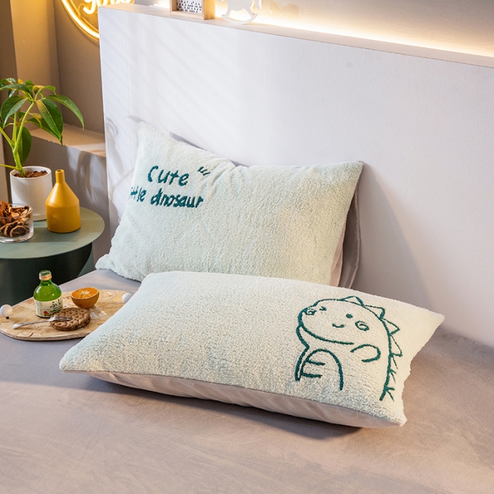 91家纺网 家纺一手货源 找家纺 澳梵2021新款韩国进口泰迪绒大版毛巾绣四件套 小恐龙-豆绿