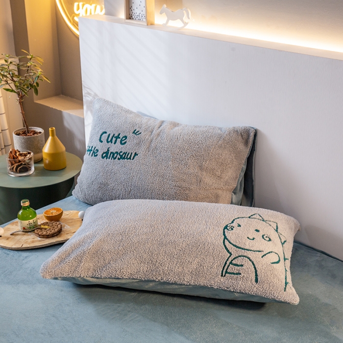 91家纺网 家纺一手货源 找家纺 澳梵2021新款韩国进口泰迪绒大版毛巾绣四件套 小恐龙-灰