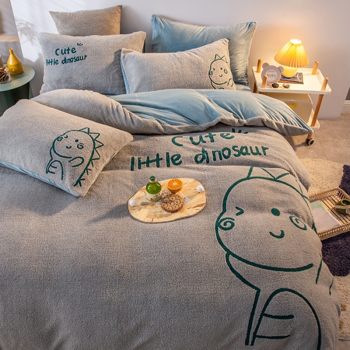 91家纺网 家纺一手货源 找家纺 澳梵2021新款韩国进口泰迪绒大版毛巾绣四件套 小恐龙-灰