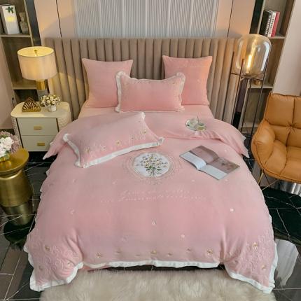 91家纺网 家纺一手货源 找家纺 星尚 新款A类进口牛奶绒加厚水晶绒绣花四件套 幸福罗曼-桃粉