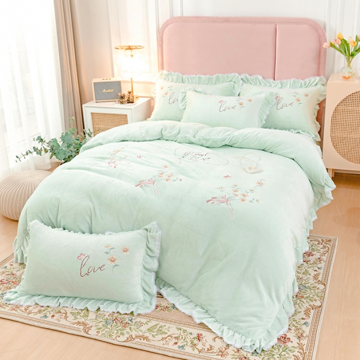 91家纺网 家纺一手货源 找家纺 （总）亲亲公主2025秋冬保暖新款牛奶绒保暖四件套绣花四件套