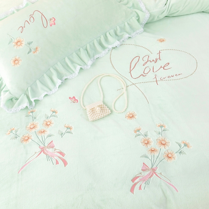 91家纺网 家纺一手货源 找家纺 （总）亲亲公主2025秋冬保暖新款牛奶绒保暖四件套绣花四件套