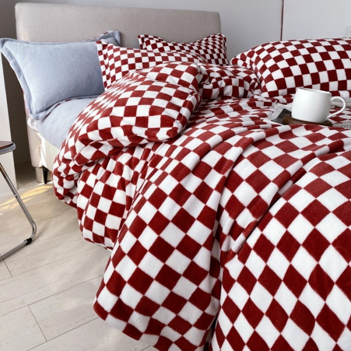 91家纺网 家纺一手货源 找家纺 总棉生活2021新款220g牛奶绒ins风绝绝子棋盘格四件套