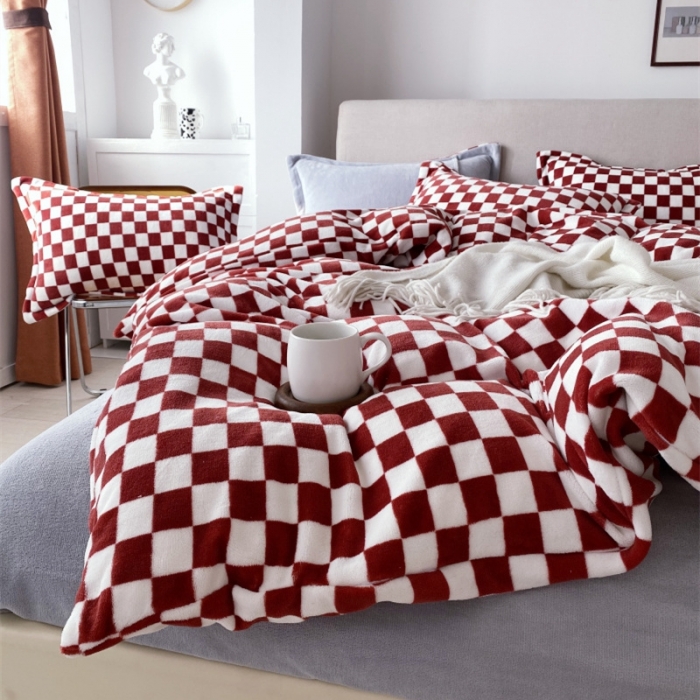 91家纺网 家纺一手货源 找家纺 总棉生活2021新款220g牛奶绒ins风绝绝子棋盘格四件套