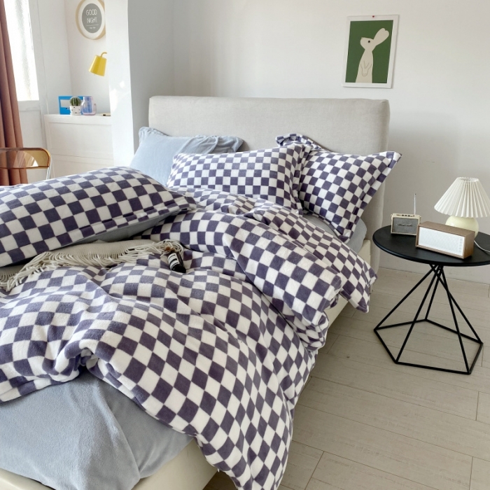 91家纺网 家纺一手货源 找家纺 棉生活 2021新款220g牛奶绒ins风绝绝子棋盘格四件套 摩卡白格