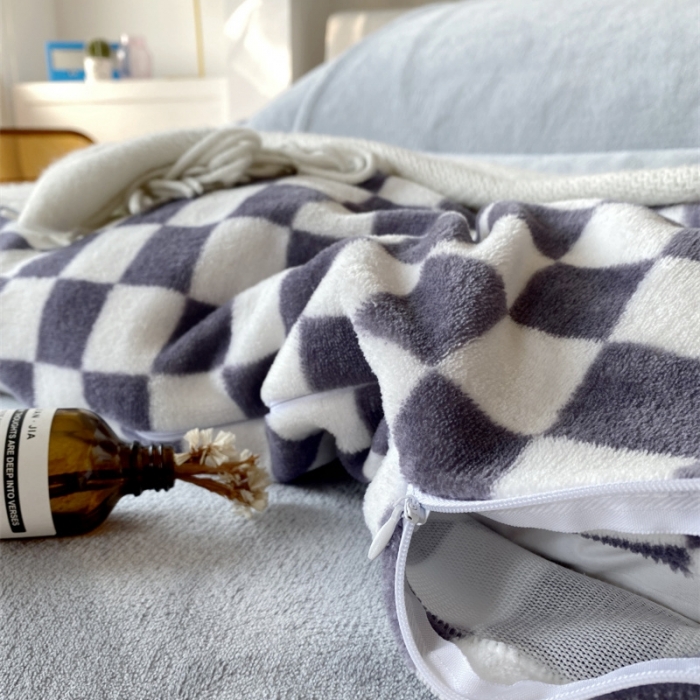 91家纺网 家纺一手货源 找家纺 棉生活 2021新款220g牛奶绒ins风绝绝子棋盘格四件套 摩卡白格