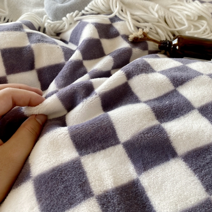 91家纺网 家纺一手货源 找家纺 棉生活 2021新款220g牛奶绒ins风绝绝子棋盘格四件套 摩卡白格