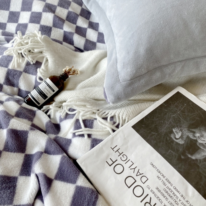 91家纺网 家纺一手货源 找家纺 棉生活 2021新款220g牛奶绒ins风绝绝子棋盘格四件套 摩卡白格