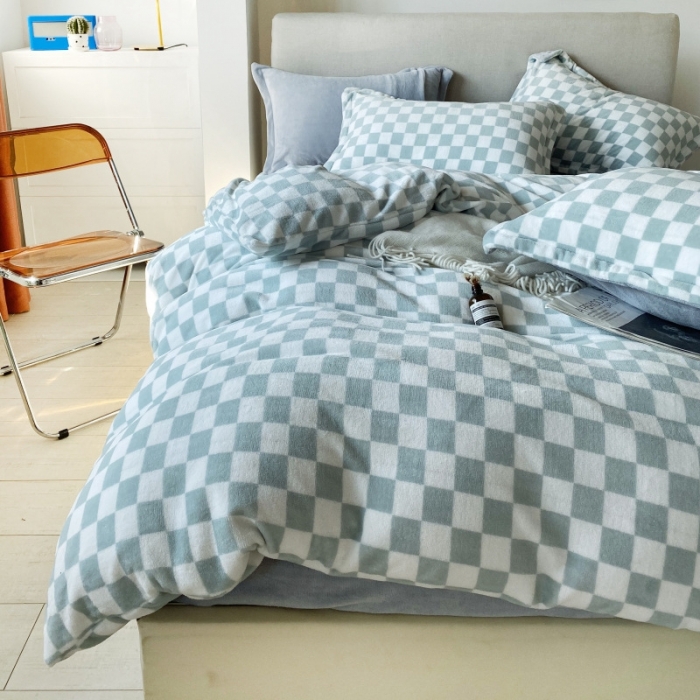 91家纺网 家纺一手货源 找家纺 棉生活 2021新款220g牛奶绒ins风绝绝子棋盘格四件套 抹茶白格