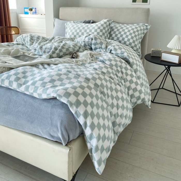 91家纺网 家纺一手货源 找家纺 棉生活 2021新款220g牛奶绒ins风绝绝子棋盘格四件套 抹茶白格