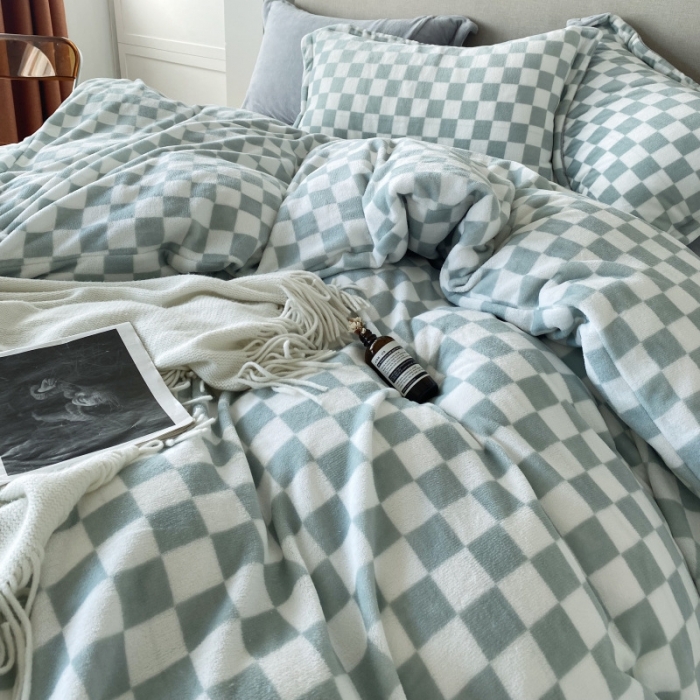 91家纺网 家纺一手货源 找家纺 棉生活 2021新款220g牛奶绒ins风绝绝子棋盘格四件套 抹茶白格