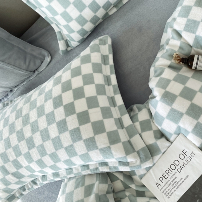 91家纺网 家纺一手货源 找家纺 棉生活 2021新款220g牛奶绒ins风绝绝子棋盘格四件套 抹茶白格