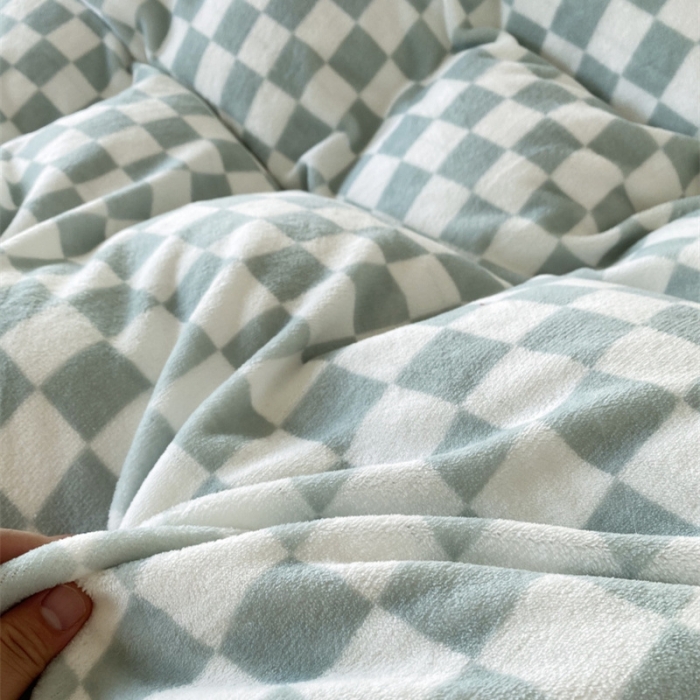 91家纺网 家纺一手货源 找家纺 棉生活 2021新款220g牛奶绒ins风绝绝子棋盘格四件套 抹茶白格