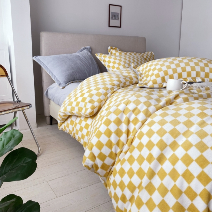 91家纺网 家纺一手货源 找家纺 棉生活 2021新款220g牛奶绒ins风绝绝子棋盘格四件套 太妃糖白格