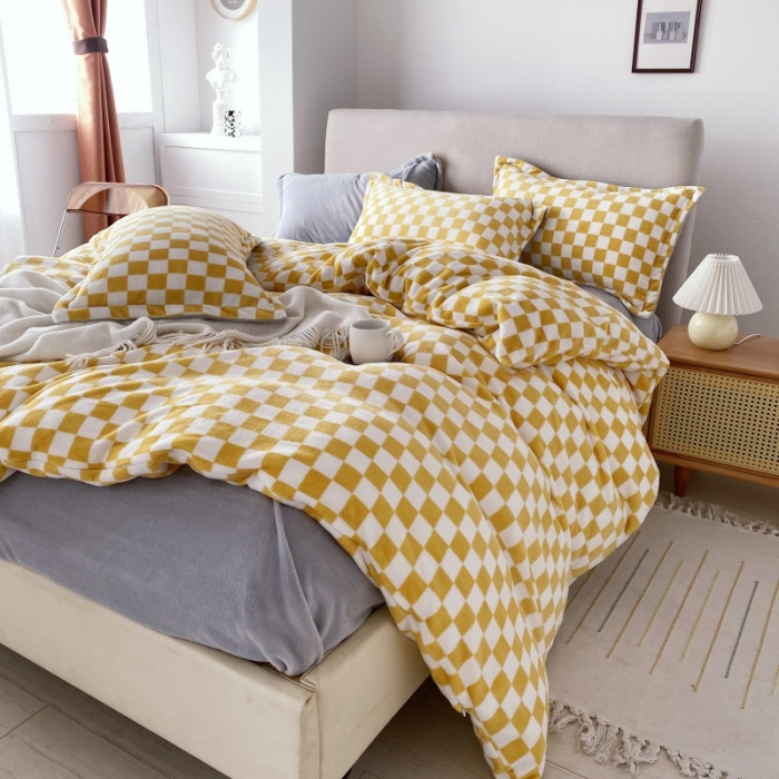 91家纺网 家纺一手货源 找家纺 棉生活 2021新款220g牛奶绒ins风绝绝子棋盘格四件套 太妃糖白格