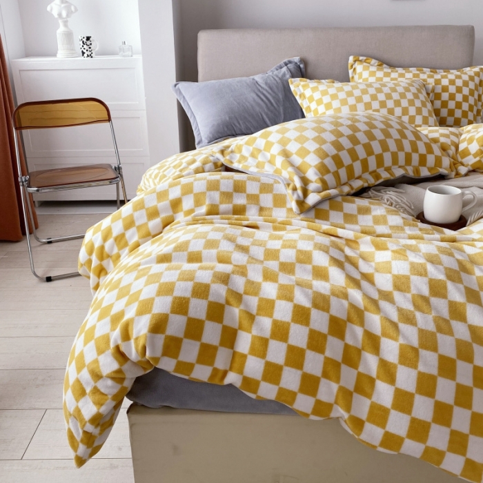 91家纺网 家纺一手货源 找家纺 棉生活 2021新款220g牛奶绒ins风绝绝子棋盘格四件套 太妃糖白格