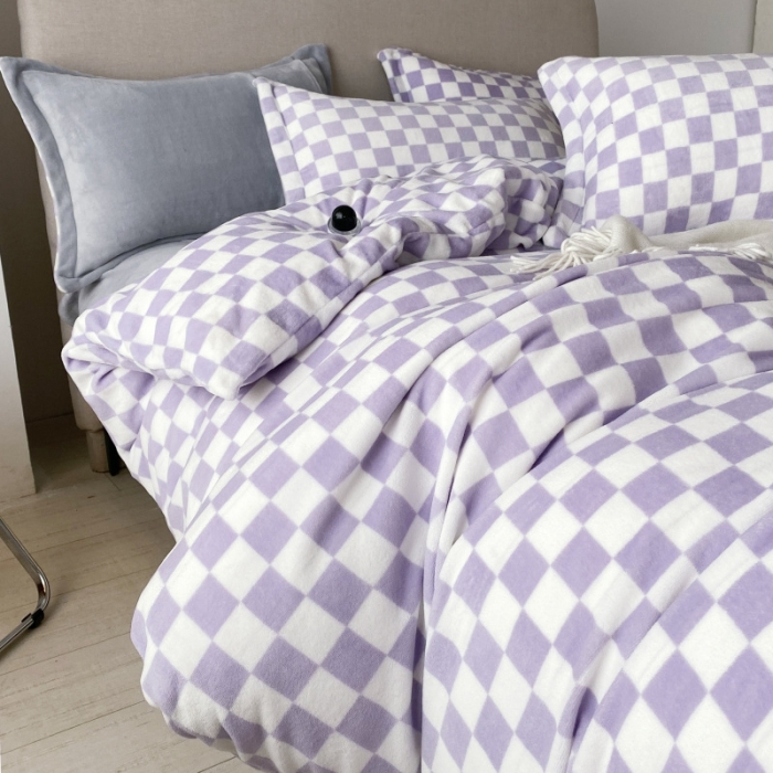 91家纺网 家纺一手货源 找家纺 棉生活 2021新款220g牛奶绒ins风绝绝子棋盘格四件套 烟紫白格