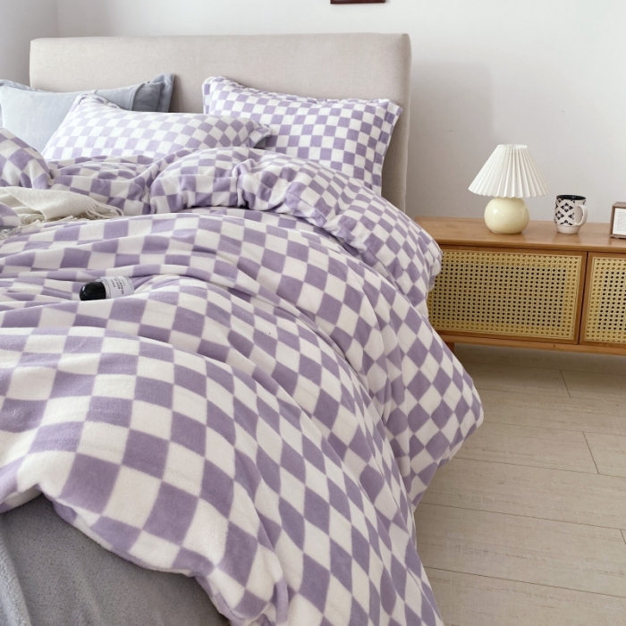 91家纺网 家纺一手货源 找家纺 棉生活 2021新款220g牛奶绒ins风绝绝子棋盘格四件套 烟紫白格