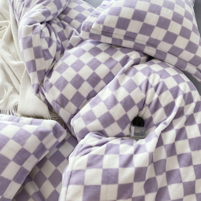 91家纺网 家纺一手货源 找家纺 棉生活 2021新款220g牛奶绒ins风绝绝子棋盘格四件套 烟紫白格